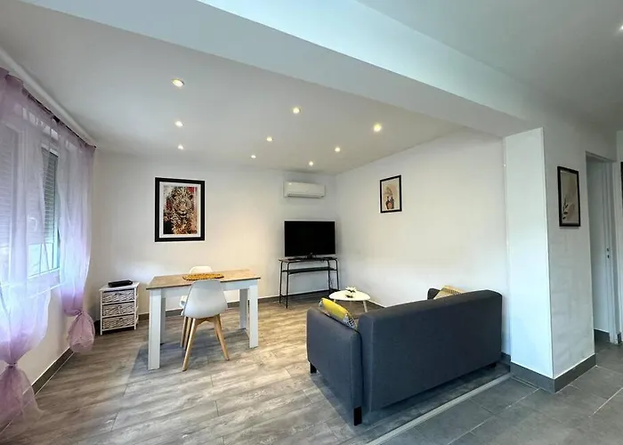 Maison De Village, Garage & Climatisation