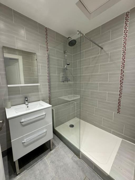 Maison De Village, Garage & Climatisation Apartment Les Roches-de-Condrieu